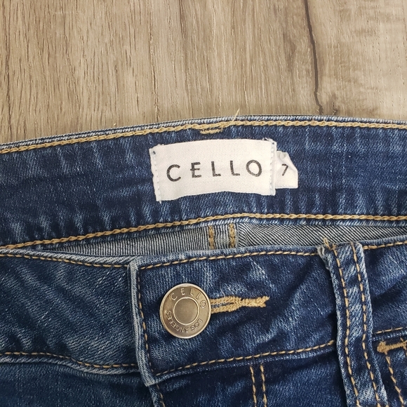 Cello Women's 7 ( 30 ) Medium Wash High Rise Ankle Crop Skinny Distressed Fade - Picture 2 of 8